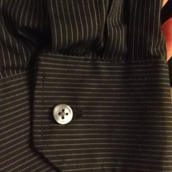 Van Heusen button down - Picture 4 of 5